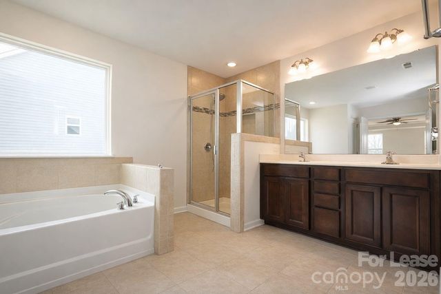 3220 Berry Creek Road, Charlotte, NC 28214