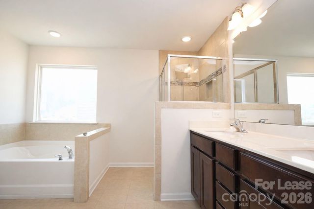 3220 Berry Creek Road, Charlotte, NC 28214