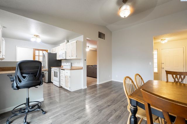 3011 S Yelm, Kennewick, WA 99337