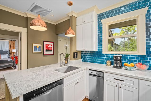 4502 Stanford Street, Houston, TX 77006