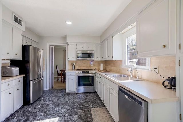 3427 E 105TH Terrace, Kansas City, MO 64137