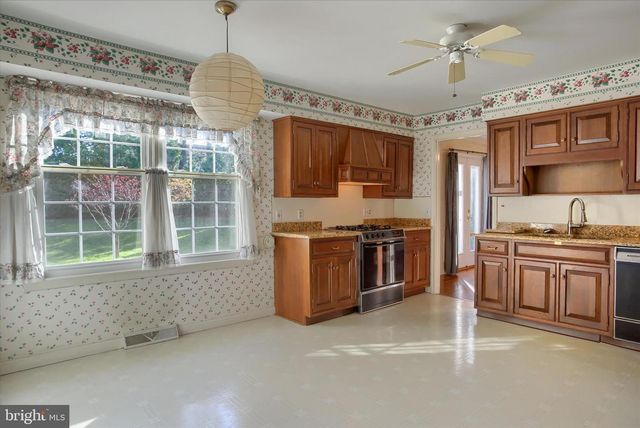 6347 STEPHENS XING, Mechanicsburg, PA 17050