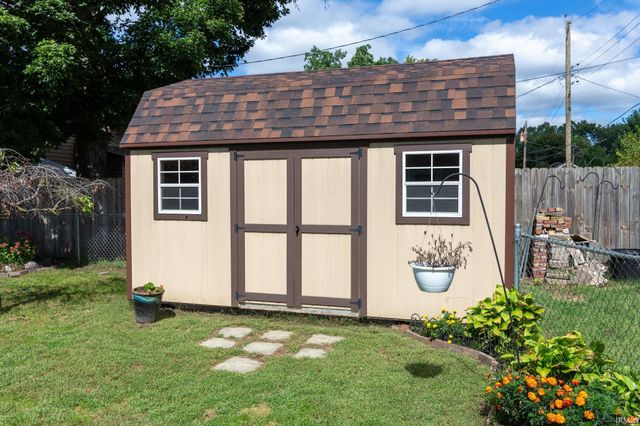 220 Goshen Avenue, Elkhart, IN 46516