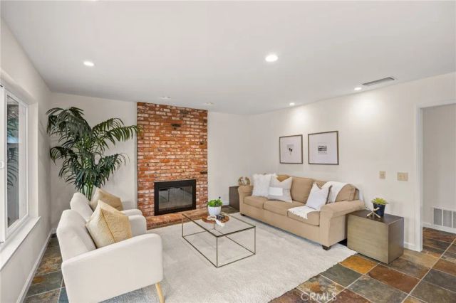 12 Mayflower, Irvine, CA 92620