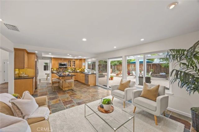 12 Mayflower, Irvine, CA 92620