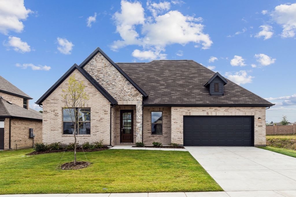 1422 Golden Meadow Drive, Van Alstyne, TX 75495