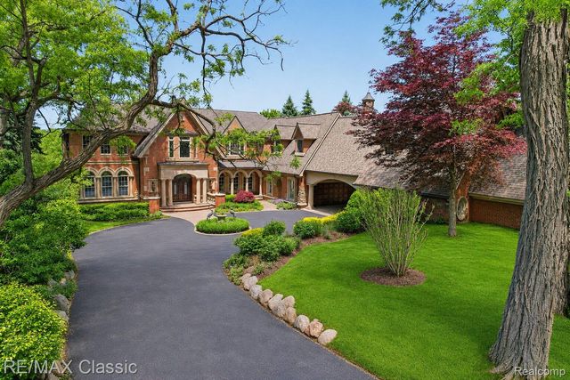 2360 Private Drive, Lake Angelus, MI 48329