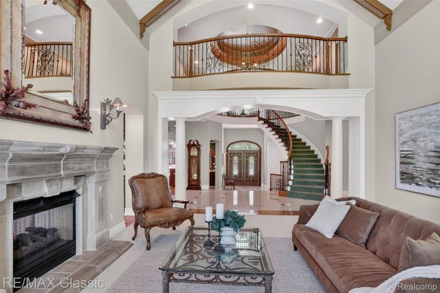2360 Private Drive, Lake Angelus, MI 48329
