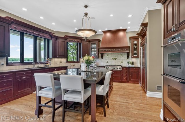 2360 Private Drive, Lake Angelus, MI 48329