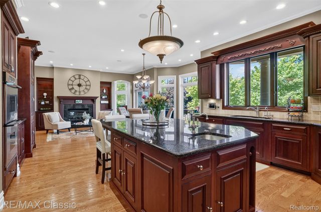 2360 Private Drive, Lake Angelus, MI 48329