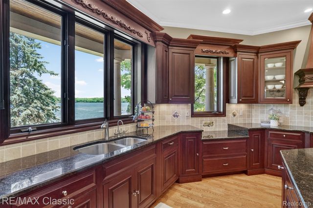 2360 Private Drive, Lake Angelus, MI 48329
