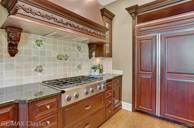 2360 Private Drive, Lake Angelus, MI 48329