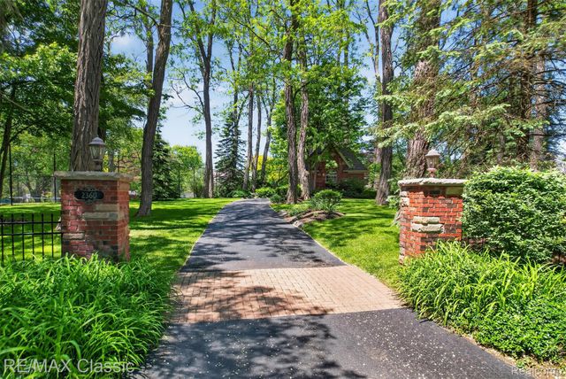 2360 Private Drive, Lake Angelus, MI 48329