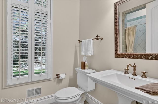 2360 Private Drive, Lake Angelus, MI 48329