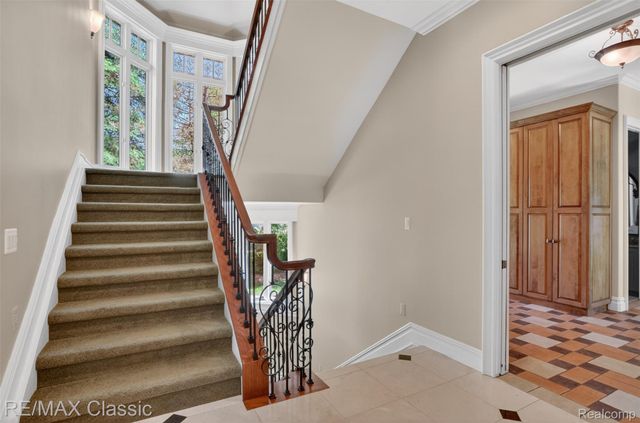 2360 Private Drive, Lake Angelus, MI 48329