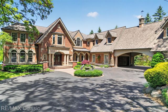 2360 Private Drive, Lake Angelus, MI 48329