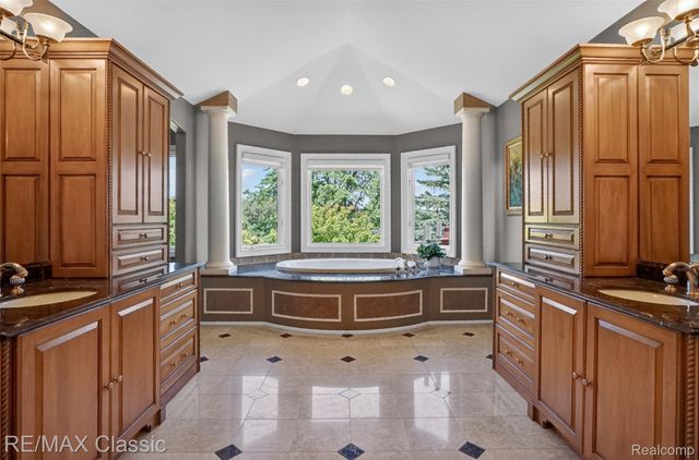 2360 Private Drive, Lake Angelus, MI 48329