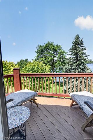 2360 Private Drive, Lake Angelus, MI 48329