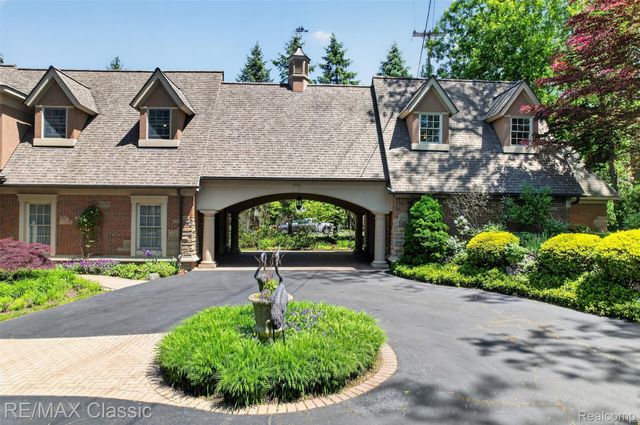 2360 Private Drive, Lake Angelus, MI 48329