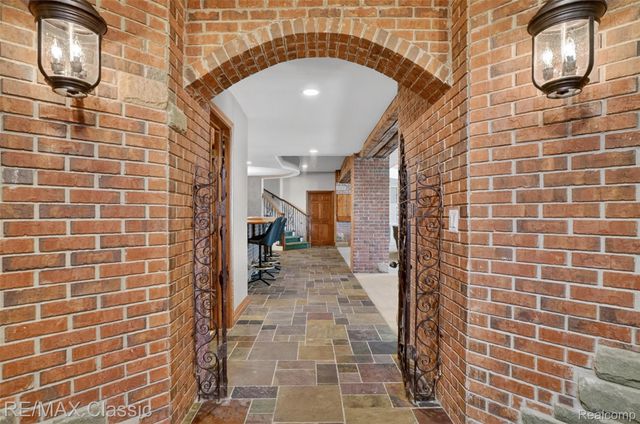 2360 Private Drive, Lake Angelus, MI 48329
