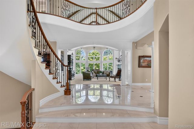 2360 Private Drive, Lake Angelus, MI 48329