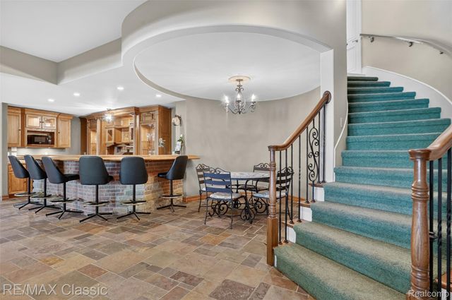 2360 Private Drive, Lake Angelus, MI 48329