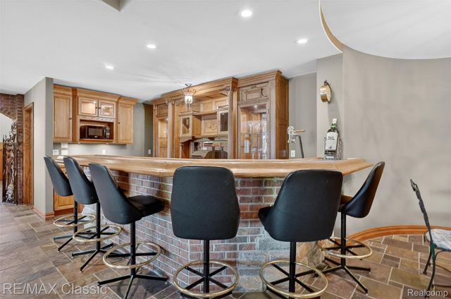 2360 Private Drive, Lake Angelus, MI 48329