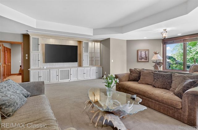 2360 Private Drive, Lake Angelus, MI 48329