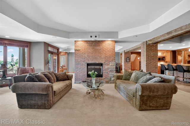 2360 Private Drive, Lake Angelus, MI 48329