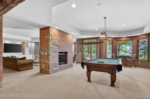 2360 Private Drive, Lake Angelus, MI 48329