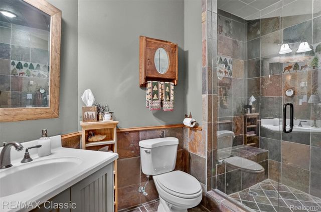 2360 Private Drive, Lake Angelus, MI 48329