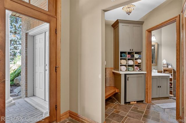 2360 Private Drive, Lake Angelus, MI 48329