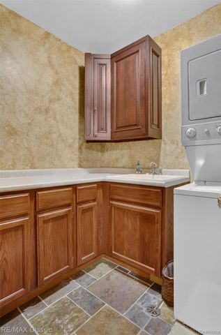 2360 Private Drive, Lake Angelus, MI 48329