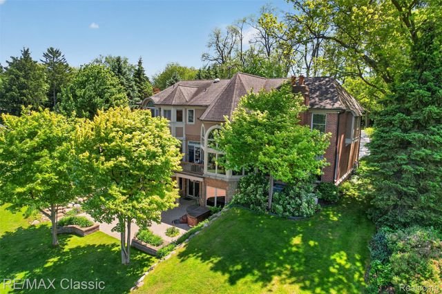 2360 Private Drive, Lake Angelus, MI 48329