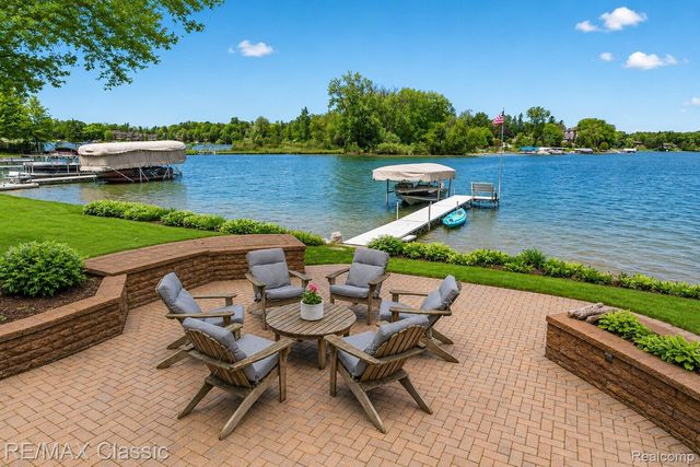 2360 Private Drive, Lake Angelus, MI 48329