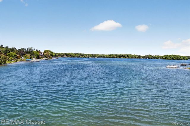2360 Private Drive, Lake Angelus, MI 48329