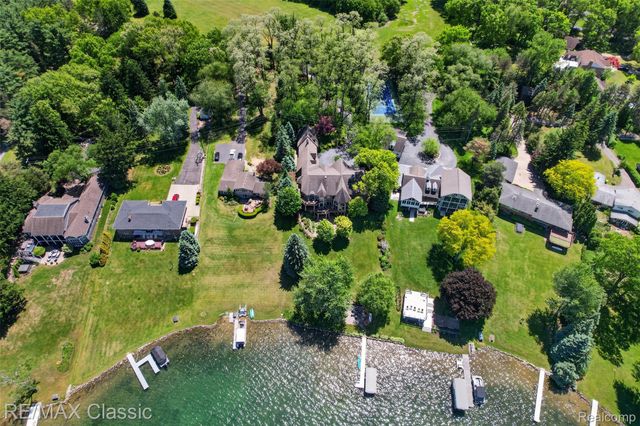 2360 Private Drive, Lake Angelus, MI 48329