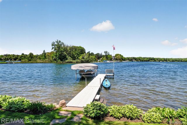 2360 Private Drive, Lake Angelus, MI 48329