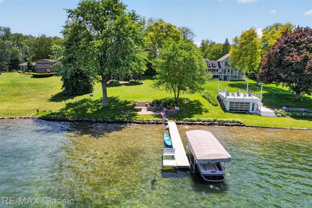 2360 Private Drive, Lake Angelus, MI 48329