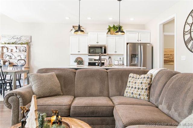 2073 Prestwick Place, Henryville, IN 47126