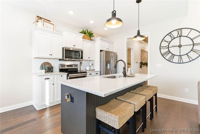 2073 Prestwick Place, Henryville, IN 47126