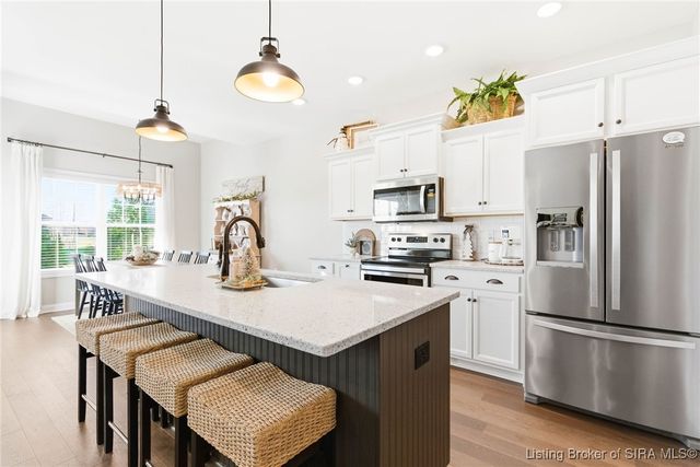 2073 Prestwick Place, Henryville, IN 47126