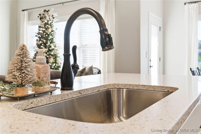 2073 Prestwick Place, Henryville, IN 47126