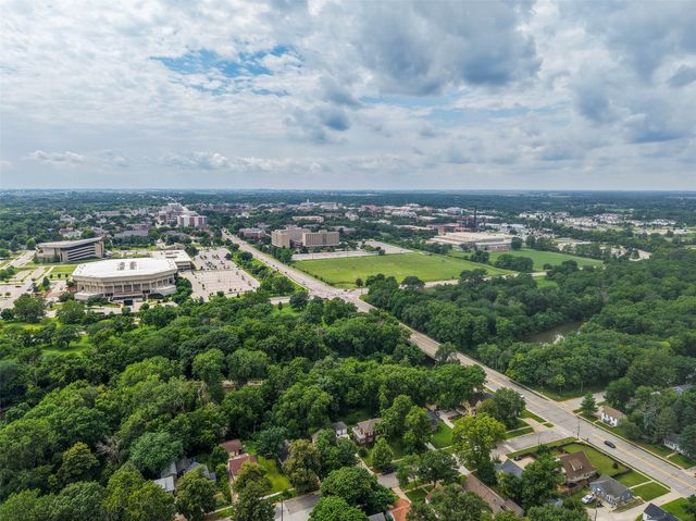 1220 Lincoln Way, Ames, IA 50010