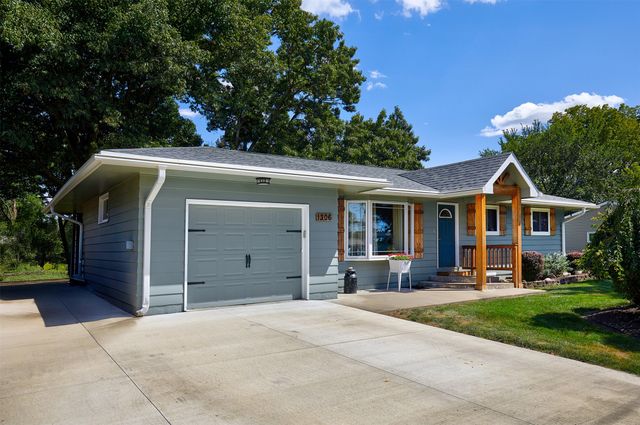 1306 Country Club Road, Indianola, IA 50125