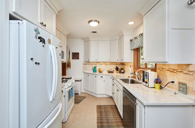 1306 Country Club Road, Indianola, IA 50125