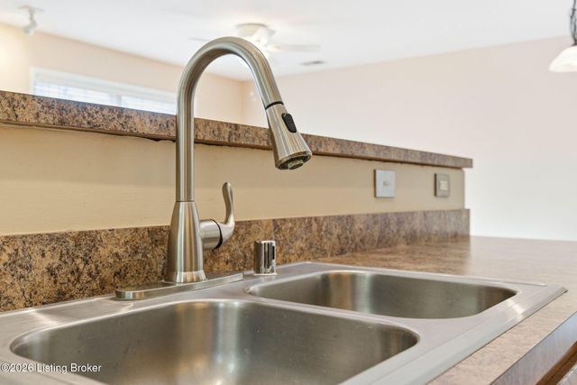 6501 Brook Bend Way 124, Louisville, KY 40229