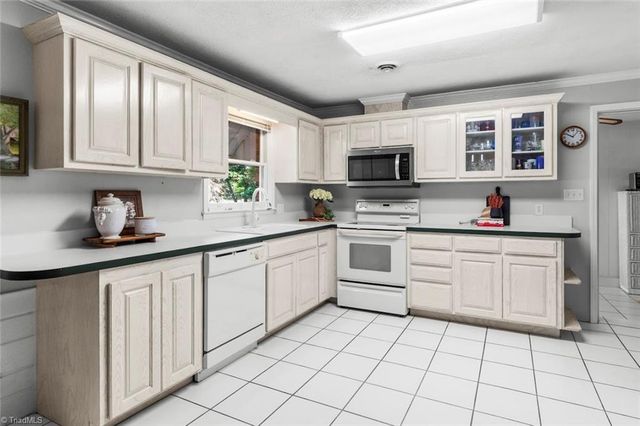 3000 Wonderwood Drive, Winston-salem, NC 27103