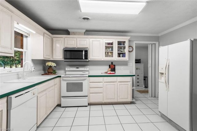 3000 Wonderwood Drive, Winston-salem, NC 27103