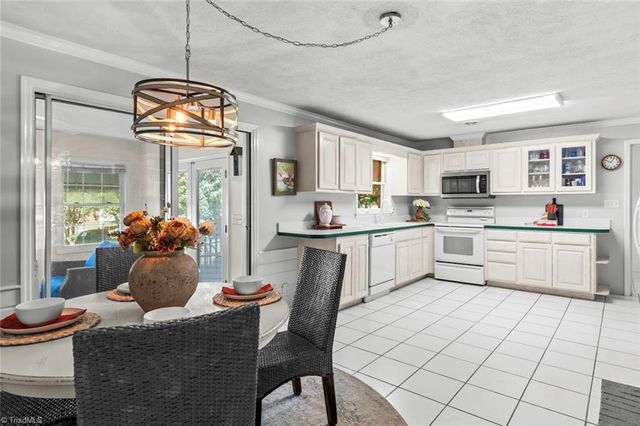 3000 Wonderwood Drive, Winston-salem, NC 27103